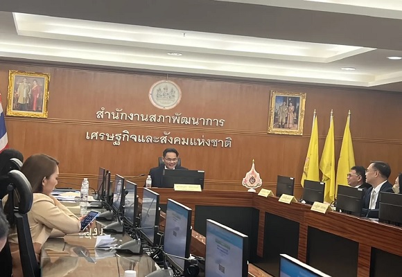 สภาพัฒน์ฯ แถลง GDP จีดีพีไตรมาส 3/66 ขยายตัว 1.5% ส่งออกติดลบ 3.1% รวม 9 เดือนแรกขยายตัว 1.9 % คาดทั้งปี 2566 เติบโต 2.5% ปี 67 ขยายตัวได้ 2.7-3.7%