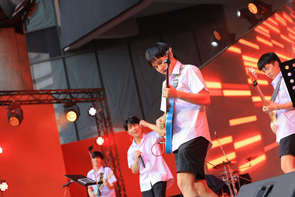 6559 Naiive Band